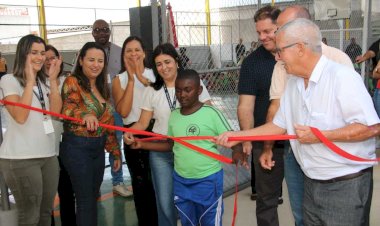 Prefeitura inaugura quadra poliesportiva na Escola Municipal Professor Pedro Gomide Filho