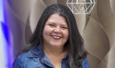 Rosiane Enfermeira oficializa candidatura à prefeitura de Araponga