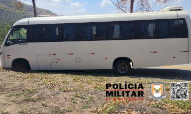 Microônibus da Prefeitura de Visconde do Rio Branco perde roda na MG-353 