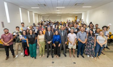 UFV distribui celulares apreendidos pela Receita Federal a estudantes em situação de vulnerabilidade