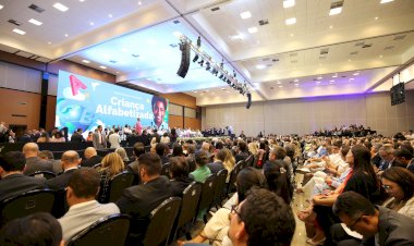 Minas Gerais recebe Selo Ouro de Alfabetização