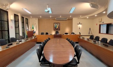 Câmara pode votar na segunda-feira (24) anulação do aumento salarial