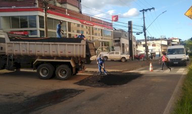 Prefeitura reforça operação tapa-buracos em ruas asfaltadas