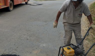 Prefeitura de Viçosa repara piso asfáltico de vias