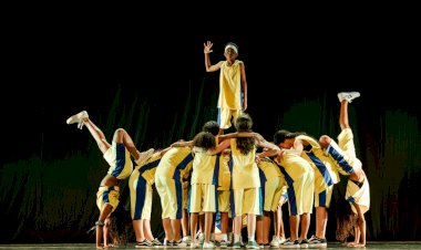 Escola Núcleo de Arte e Dança realiza apresentação na praça Silviano Brandão