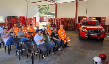 Bombeiros de Viçosa recebem nova viatura