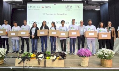 Emater entrega notebooks a jovens do programa Futuro do Campo