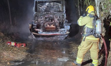 Incêndio atinge caminhão-tanque em estrada rural de Pedra do Anta
