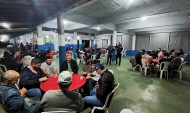 Campeonato de truco movimenta a Praça de Esportes em Teixeiras