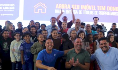 Governo de Minas entrega 120 títulos de regularização fundiária em Ubá