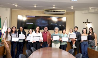 Câmara homenageia Centro Educacional Lápis de Cor pelos 25 anos de atividade