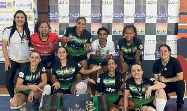 Meninas do Viçosa conquistam título em torneio de futsal em Muriaé
