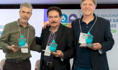 Professor da UFV é homenageado por 25 anos de serviços prestados ao Ministério da Saúde