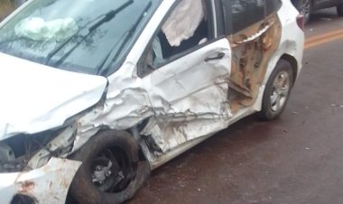 Comitiva da Prefeitura de Teixeiras se envolve em acidente em BH