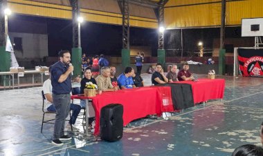 FLAViçosa entrega uniformes esportivos para estudantes