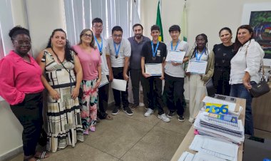 Cinco alunos da rede municipal são aprovados no Coluni