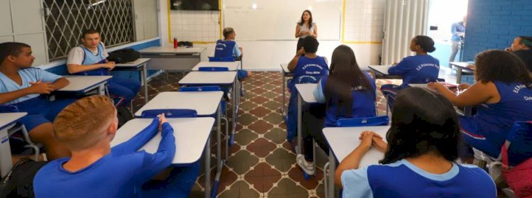 Estado convoca profissionais para rede de ensino