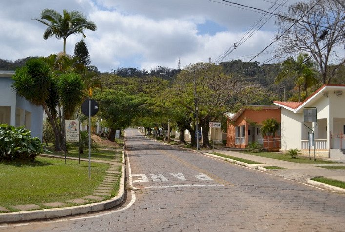 Trânsito na Vila Giannetti é interrompido nesta segunda-feira
