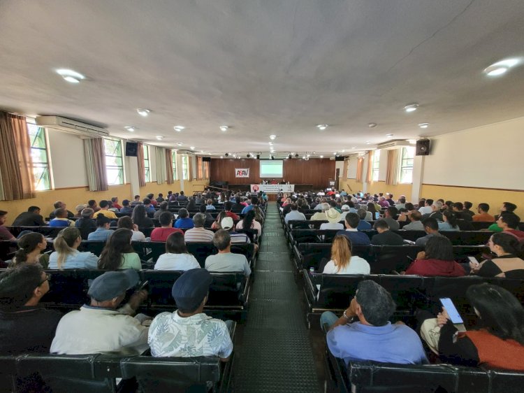 Técnicos administrativos da UFV votam contra assinatura de acordo com o governo