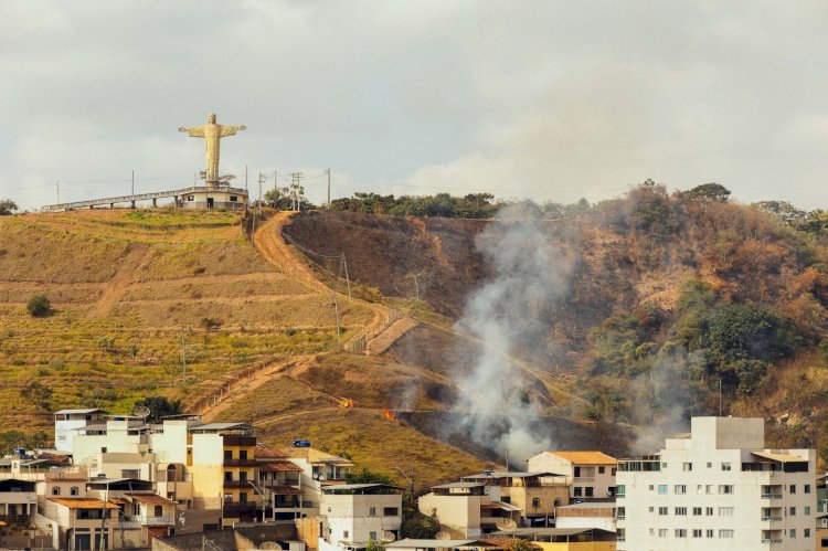 Incêndio atinge zona de amortecimento do Parque do Cristo