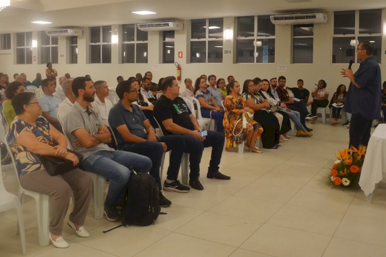 Candidatos a vereadores participam de encontro com paróquias de Viçosa