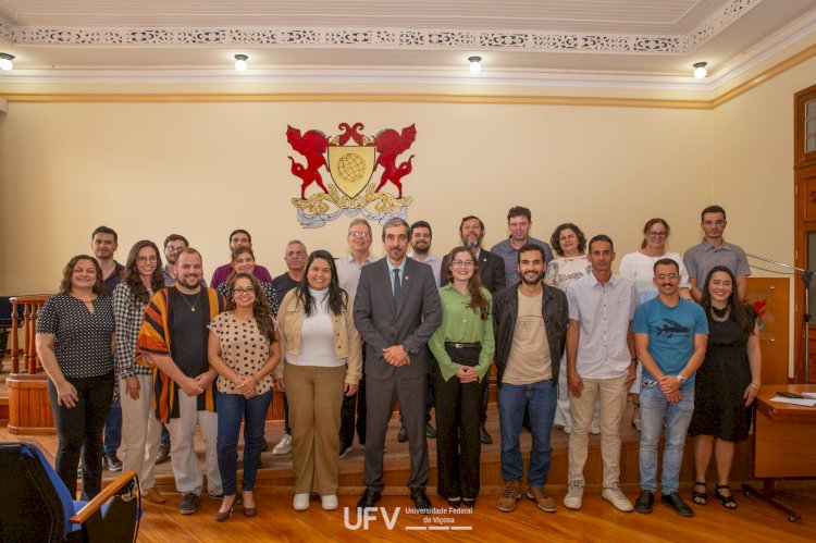 UFV dá boas-vindas a novos servidores em cerimônia no Salão Nobre