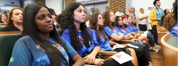 Governo de Minas abre inscrições para 150 bolsas de intercâmbio estudantil