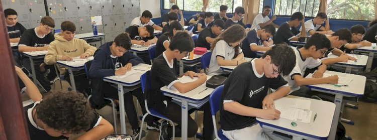 Estudantes da rede estadual realizam 1º simulado do Enem 2025