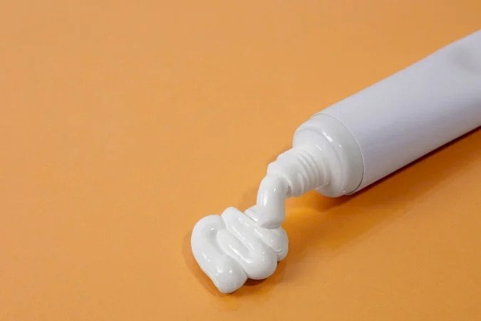 Anvisa volta a interditar creme dental da Colgate