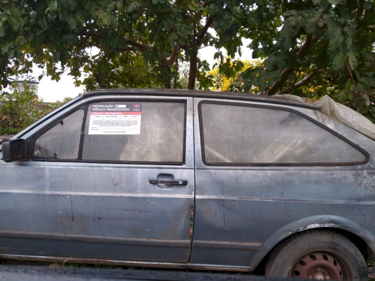 Fiscalização começa a recolher veículos abandonados na segunda-feira