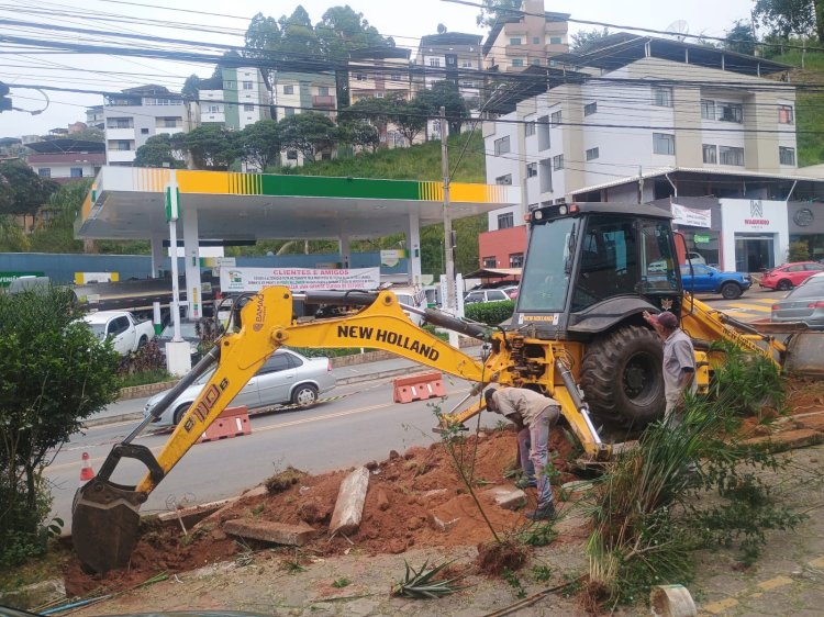Prefeitura inicia construção de baia de ônibus na avenida Castello Branco