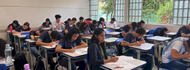 Estudantes da rede pública fazem 2º teste de redação para o Enem 2025