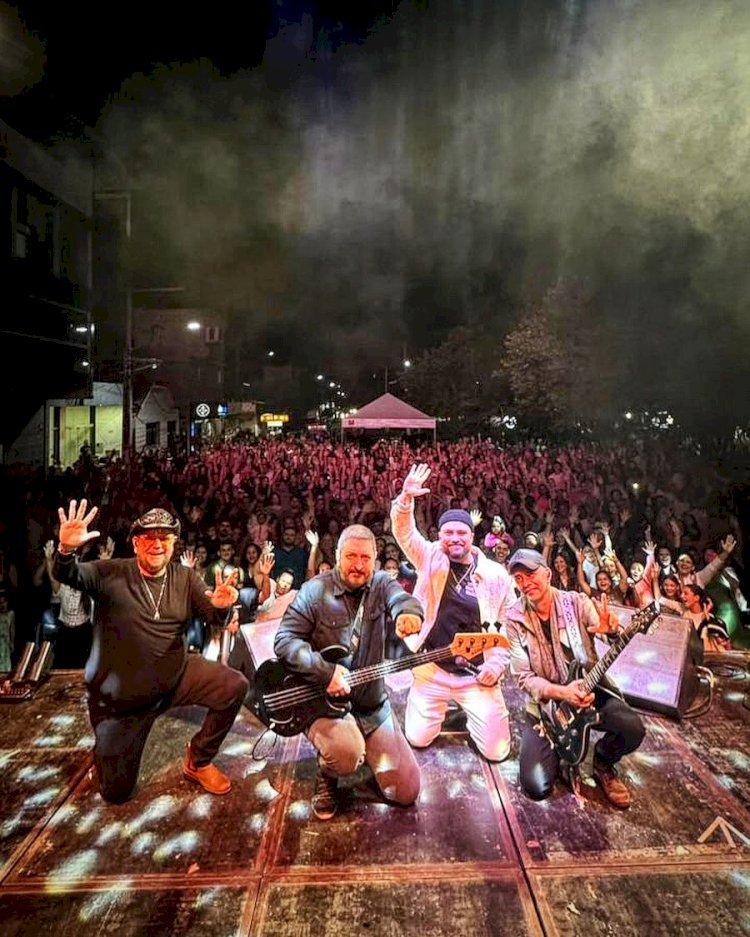 Rosa de Saron faz show no encerramento da festa de Santa Rita