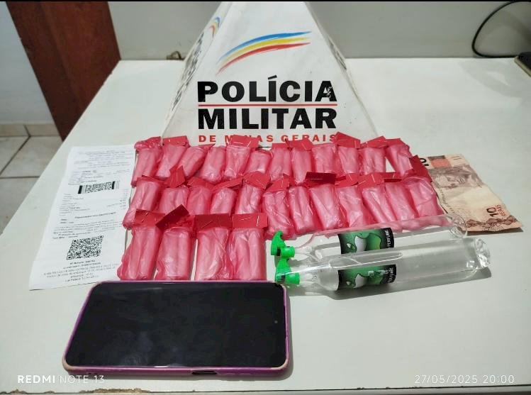 Homem que levava drogas em mochila dentro de ônibus é preso em Ervália