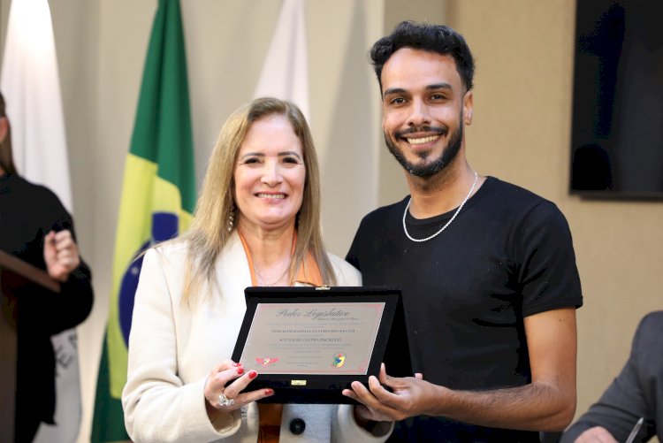 Sargento Selma é homenageada na Câmara pelos 30 anos de PM em Viçosa