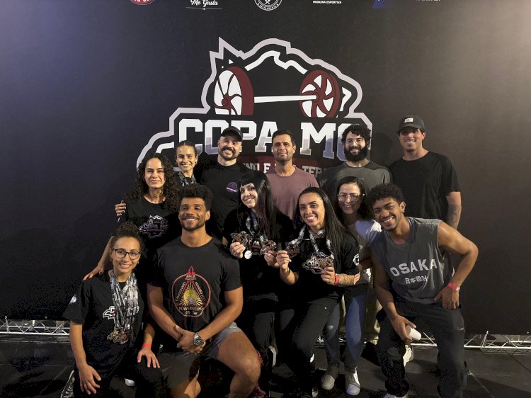 Equipe de Viçosa conquista 15 medalhas em competição estadual de powerlifting