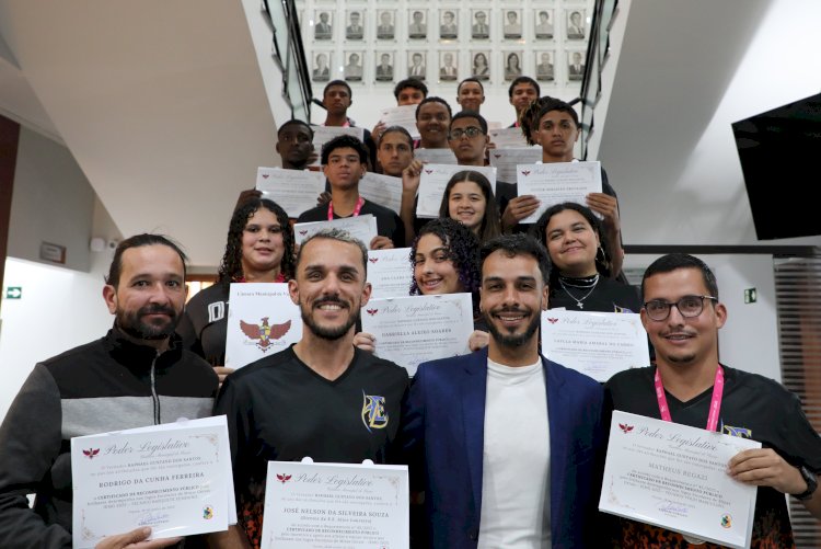 Câmara homenageia Escola Alice Loureiro por destaque no Jemg