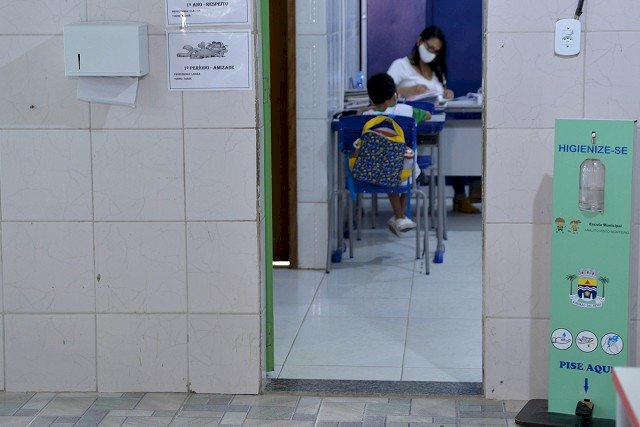 Minas insere estudantes afastados por saúde na política contra evasão escolar