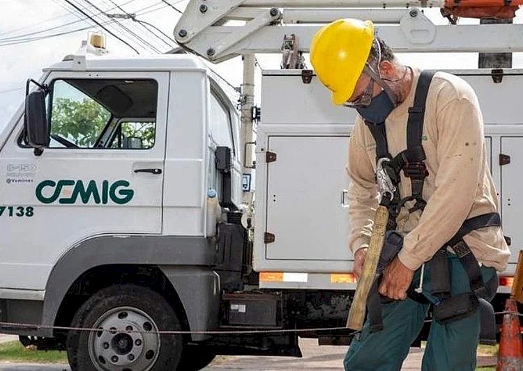Cemig lança concurso com 150 vagas para eletricistas e salário de R$ 4,3 mil