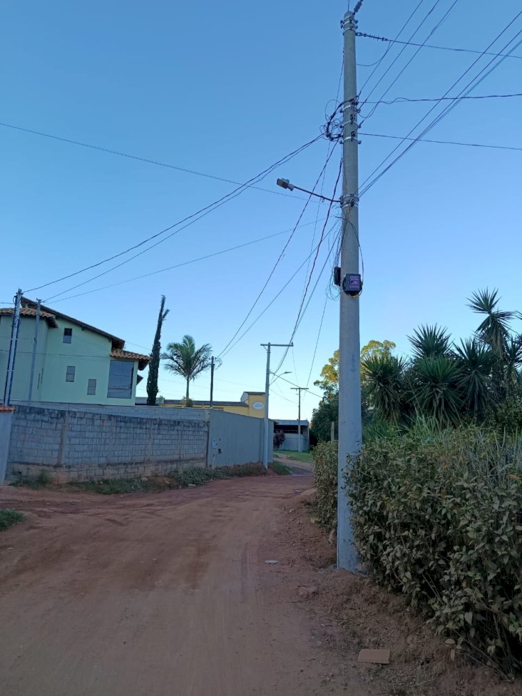 PMV realiza trabalho de extensão da rede elétrica em bairros afastados