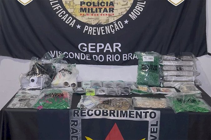 Cinco pessoas são presas por tráfico de drogas em Visconde do Rio Branco