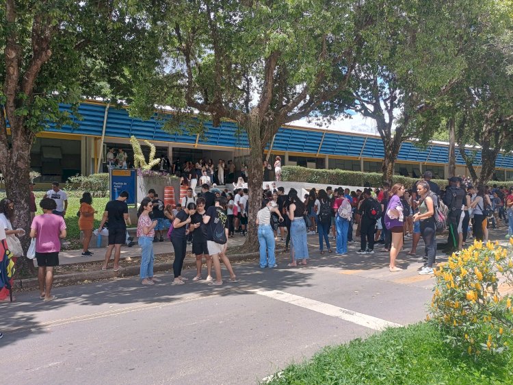 Mais de 2 mil pessoas fazem prova do concurso da Câmara neste domingo