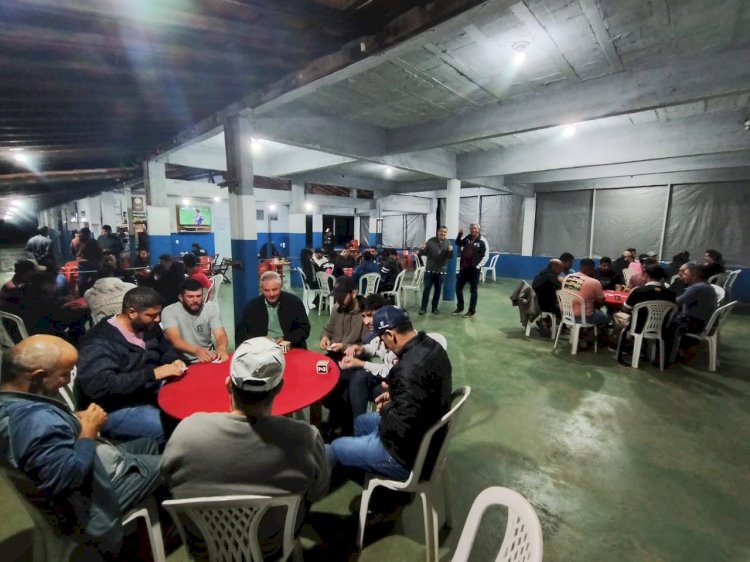 Campeonato de truco movimenta a Praça de Esportes em Teixeiras