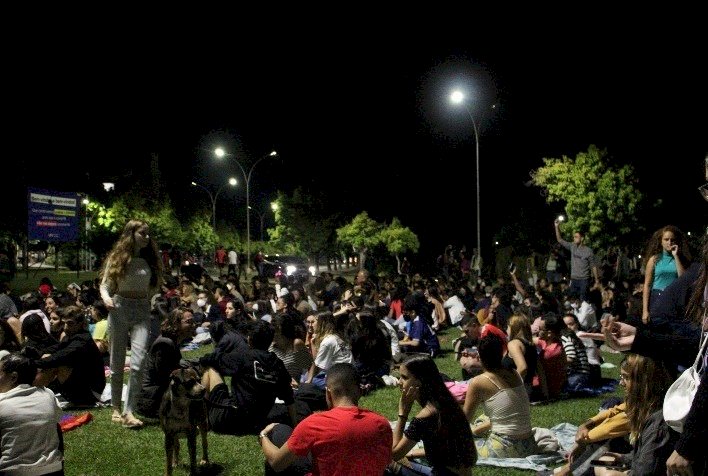 Gramado das Quatro Pilastras da UFV tem sessão gratuita de cinema neste domingo