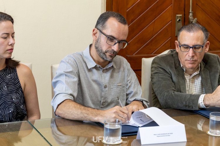 UFV empossa novos chefes dos departamentos de Fitopatologia e de Solos