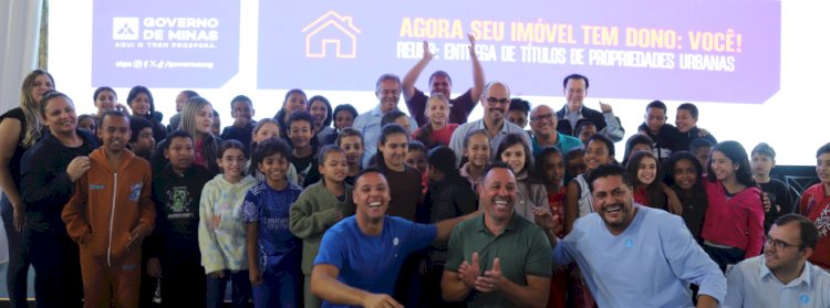 Governo de Minas entrega 120 títulos de regularização fundiária em Ubá
