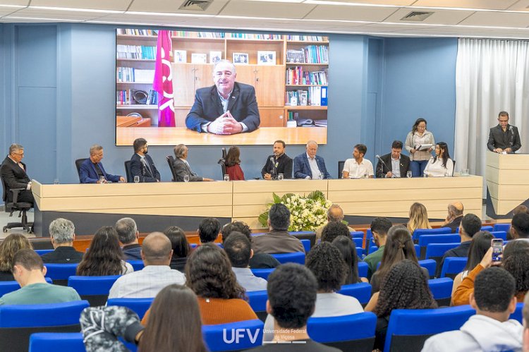 UFV celebra 50 anos do curso de Cooperativismo em solenidade