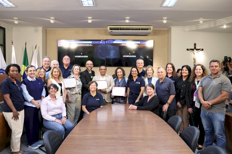 Câmara de Viçosa homenageia dirigentes do Rotary Club por serviços à comunidade