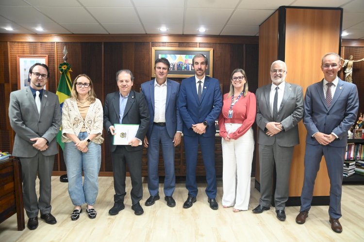 Reitor da UFV e ministro da Educação discutem criação de curso de psicologia na instituição