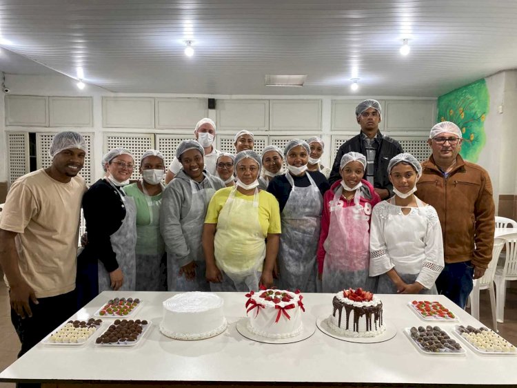 Assistência Social de Viçosa promoveu curso de bolos e doces